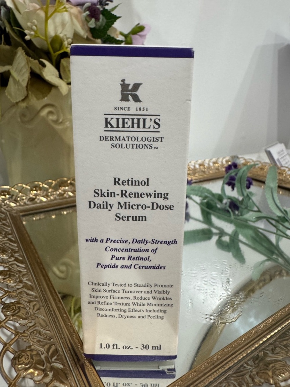 Kiehl's Retinol Skin-Renewing Daily Micro-Dose Serum — White and Purple Accents